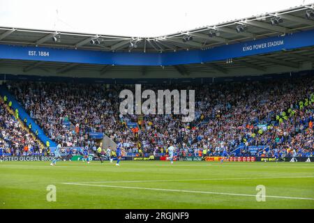 Les supporters de Coventry City dans les tribunes pendant le match du championnat Sky Bet au King Power Stadium, Leicester. Date de la photo : dimanche 6 août 2023. Banque D'Images