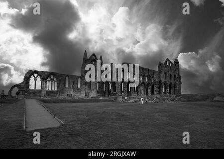 Whitby Abbey moody Dramatic Cloudscape Bram Stoker Dracula Banque D'Images