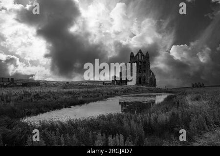 Whitby Abbey moody Dramatic Cloudscape Bram Stoker Dracula Banque D'Images