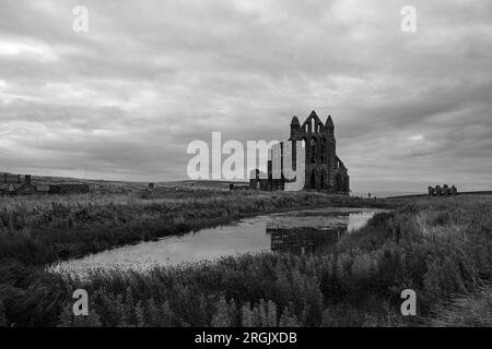 Whitby Abbey moody Dramatic Cloudscape Bram Stoker Dracula Banque D'Images