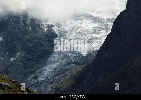 Glacier des Bouquetins sur le flanc du Grand Cornier, Valais Banque D'Images