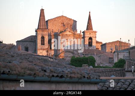 Église de 'Santa Maria di Loreto' dans le village de pierre de Petralia Soprana, Sicile, Italie Banque D'Images