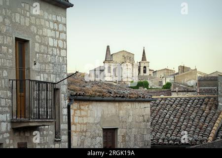 Église de 'Santa Maria di Loreto' dans le village de pierre de Petralia Soprana, Sicile, Italie Banque D'Images