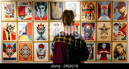 AMSTERDAM - l'exposition du Street artist Shepard Fairey au STRAAT Museum. L’artiste américain est surtout connu pour son célèbre affiche D’ESPOIR DE Barack Obama. ANP SEM VAN DER WAL pays-bas Out - belgique Out Banque D'Images