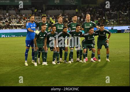 Athènes, Grèce. 09 août 2023. Photo commémorative de l'équipe Panathinaikos avant le début du match. (Photo de Dimitrios Karvountzis/Pacific Press) crédit : Pacific Press Media production Corp./Alamy Live News Banque D'Images