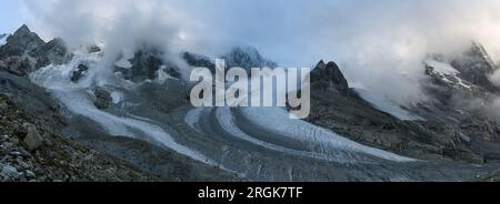 panorama des glaciers de cabane du Mountet avec Glacier du Obergabelhorn, Glacier Durand et Glacier du Grand Cornier, Valais Banque D'Images