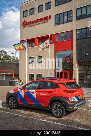 Amsterdam, pays-Bas, 08.08.2023, voiture de pompiers devant la caserne de pompiers Willem à Amsterdam Ringdijk Banque D'Images