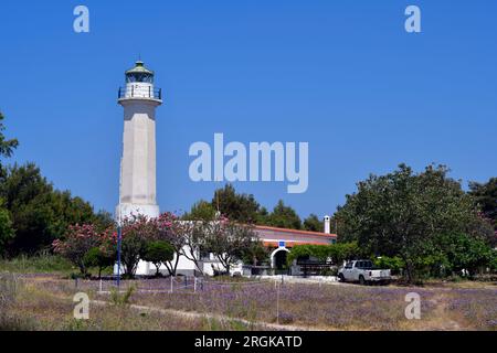 Grèce, Halkidiki, phare au cap Possidi une destination préférée sur la péninsule de Kassandra Banque D'Images