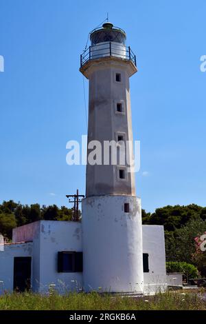 Grèce, Halkidiki, phare au cap Possidi une destination préférée sur la péninsule de Kassandra Banque D'Images