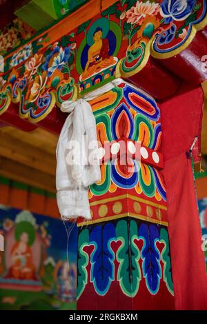 Inde, Ladakh, Zanskar, Karsha, monastère, salle de prière de Lhakang, structure en bois peinte Banque D'Images