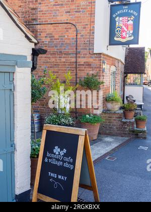 Honesty Cafe, The Hartley Arms, Donnington, Newbury, Berkshire, Angleterre, Royaume-Uni, GB. Banque D'Images