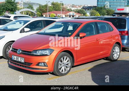 ISTANBUL TURQUIE - 3 AOÛT 2021 : Volkswagen Golf 6 1,9 Diesel stationné sur le parc autopark. Banque D'Images
