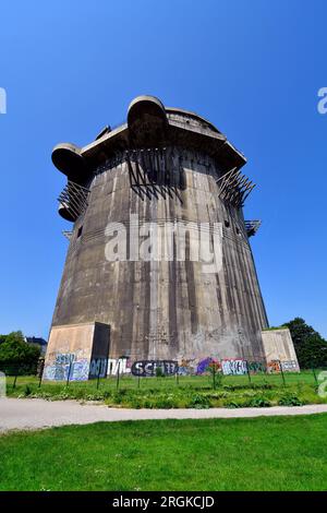 L'Autriche, le parc public d'Augarten avec l'une des deux tours de valaques de la Seconde Guerre mondiale, une oasis verte dans le quartier de Vienne en 2nd, qui abrite le Vienne B. Banque D'Images