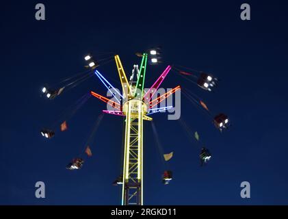 Une promenade funfair pendant la foire annuelle de Banbury Michaelmas. Banque D'Images