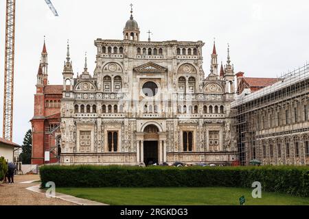 CERTOSA DI PAVIE, ITALIE - 15 MAI 2018 : façade de l'église monastère du monastère des Chartreux, construite au 15th siècle. Banque D'Images