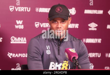Burnley, Royaume-Uni. 10 août 2023. Vincent Kompany à Burnley v Manchester City Conférence de presse 10 août 2023 à Barnfield Training Ground Credit : Sharon Latham/Burnley FC/Alamy Live News Banque D'Images