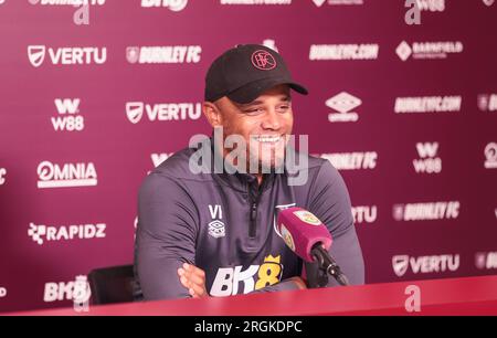 Burnley, Royaume-Uni. 10 août 2023. Vincent Kompany à Burnley v Manchester City Conférence de presse 10 août 2023 à Barnfield Training Ground Credit : Sharon Latham/Burnley FC/Alamy Live News Banque D'Images
