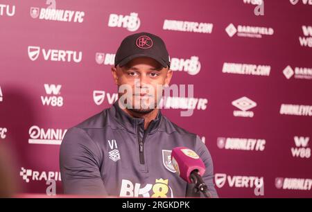 Burnley, Royaume-Uni. 10 août 2023. Vincent Kompany à Burnley v Manchester City Conférence de presse 10 août 2023 à Barnfield Training Ground Credit : Sharon Latham/Burnley FC/Alamy Live News Banque D'Images