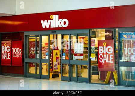 Brentwood Essex 10 août 2023 Wilko s'effondre dans l'administration mettant 12 000 emplois à risque la chaîne de rue de la haute Wilko a déclaré qu'il a nommé des administrateurs après avoir échoué à obtenir un accord de sauvetage, mettant environ 12 000 emplois à risque. Crédit : Ian Davidson/Alamy Live Banque D'Images