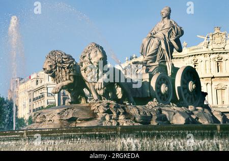 Fontaine de Cibeles Madrid Espagne (Fuente de Cibeles) Fontaine historique du 18e siècle sur le Paseo de Castellana. Banque D'Images