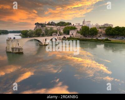 Vue aérienne du Pont d'Avignon, (Pont Saint-Bénézet) Avignon, Vaucluse, France Banque D'Images