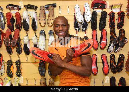 Le footballeur Wolverhampton Wanderers Benik Afobe Banque D'Images