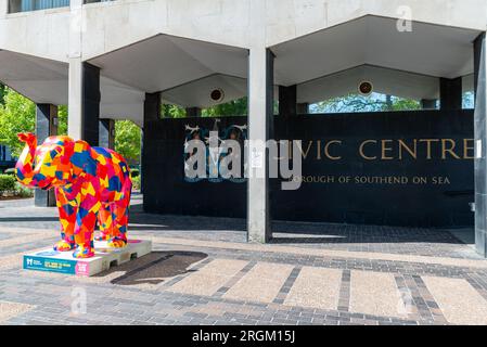 Événement Herd in the City à Southend on Sea, Essex, Royaume-Uni. L'une des nombreuses statues d'éléphants aux couleurs vives placées autour de la ville comme attraction touristique Banque D'Images