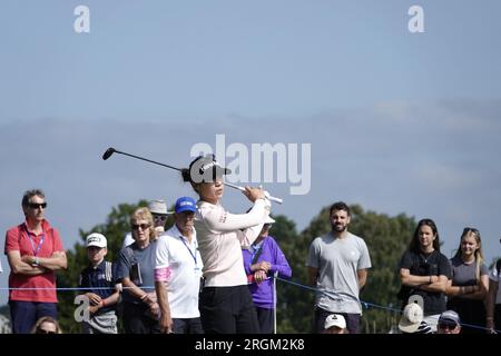 Walton on the Hill, Surrey, Royaume-Uni. 10 août 2023. Action du Walton Heath Golf Club lors de la première manche de l'AIG WomenÕs Open organisé par le Royal & Ancient Golf Club (R&A) de St. Andrews photos : Lydia Ko se dirige vers le 9e vert crédit : Motofoto/Alamy Live News Banque D'Images