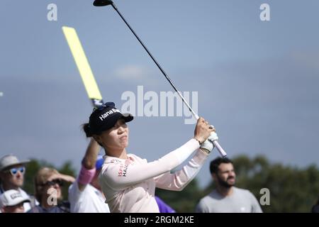 Walton on the Hill, Surrey, Royaume-Uni. 10 août 2023. Action du Walton Heath Golf Club lors de la première manche de l'AIG WomenÕs Open organisé par le Royal & Ancient Golf Club (R&A) de St. Andrews photos : Lydia Ko se dirige vers le 9e vert crédit : Motofoto/Alamy Live News Banque D'Images