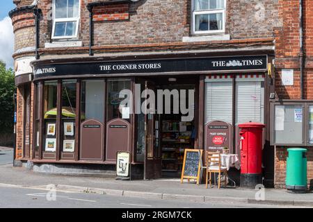 The Corner Stores, magasin de village à Kintbury, Berkshire, Angleterre, Royaume-Uni Banque D'Images