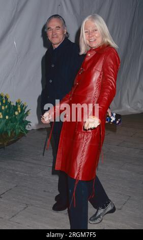 **FICHIER PHOTO** Brice Marden est décédé. Brice Marden et sa femme Helen Marden à New York le 17 avril 2001. Crédit photo : Henry McGee/MediaPunch Banque D'Images