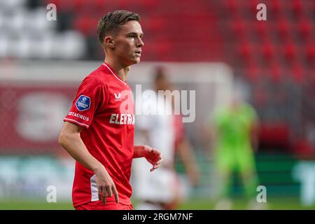 Eindhoven, pays-Bas. 10 août 2023. EINDHOVEN, PAYS-BAS - 10 AOÛT : Daan Rots du FC Twente se penche sur la troisième manche de qualification deuxième manche - match de l'UEFA Europa Conference League entre le FC Twente et le Riga FC au Philips Stadion le 10 août 2023 à Eindhoven, pays-Bas (photo Joris Verwijst/Orange Pictures) crédit : orange pics BV/Alamy Live News Banque D'Images