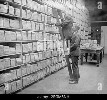 Joel Grayson (échelle), Elmer A. Lewis, Chambre des représentants document room ca. 1926 Banque D'Images