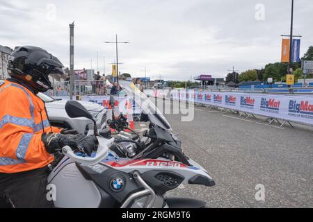 Pilote de soutien moto aux Championnats du monde de cyclisme UCI 2023, Para - Cycling, Road, Dumfries, Ecosse. Banque D'Images