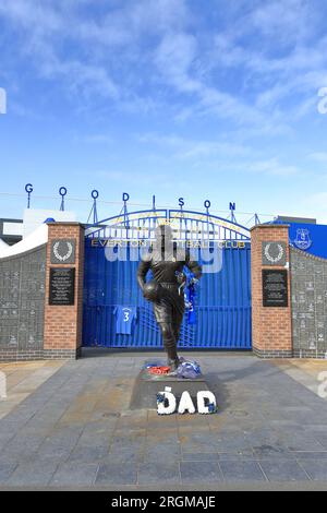 Une statue de Dixie Dean joueur buteur à l'extérieur de Goodison Park en Angleterre. Elle célèbre sa contribution à Everton Football Club. Banque D'Images