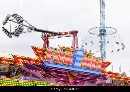 Vechta, Allemagne. 10 août 2023. Promenades en action au Stoppelmarkt à Vechta. Crédit : Friso Gentsch/dpa/Alamy Live News Banque D'Images