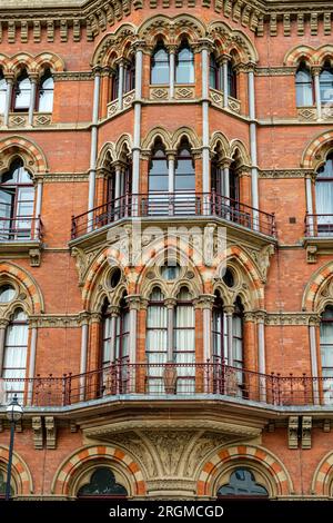 Détails architecturaux, St Pancras Renaissance London Hotel, Euston Road, Londres, Angleterre Banque D'Images