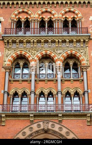 Détails architecturaux, St Pancras Renaissance London Hotel, Euston Road, Londres, Angleterre Banque D'Images