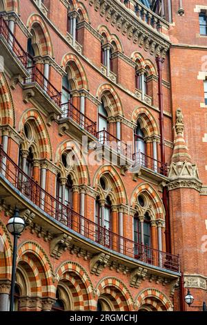 Détails architecturaux, St Pancras Renaissance London Hotel, Euston Road, Londres, Angleterre Banque D'Images