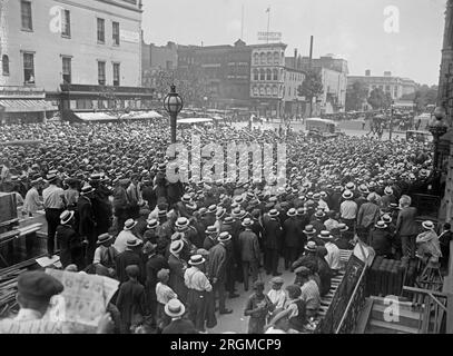 Les foules à Star Dempsey, Carpentier combattent ca. 1921 Banque D'Images
