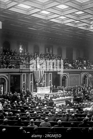 Le président Woodrow Wilson s'adressant au Congrès sur la situation allemande ca. Mai 1916 Banque D'Images