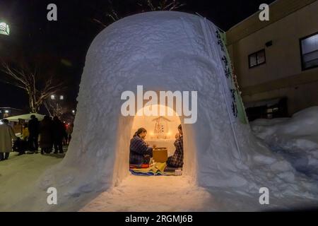 Kamakura, festival d'hiver local, dôme de neige (igloo), sanctuaire du dieu de l'eau, ville de Yokote, Akita, Tohoku, Japon, Asie de l'est, Asie Banque D'Images