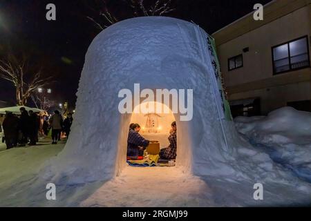 Kamakura, festival d'hiver local, dôme de neige (igloo), sanctuaire du dieu de l'eau, ville de Yokote, Akita, Tohoku, Japon, Asie de l'est, Asie Banque D'Images