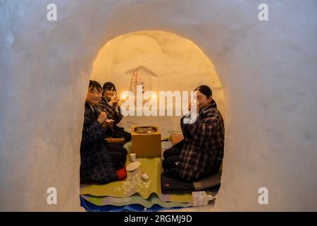 Kamakura, festival d'hiver local, dôme de neige (igloo), sanctuaire du dieu de l'eau, ville de Yokote, Akita, Tohoku, Japon, Asie de l'est, Asie Banque D'Images