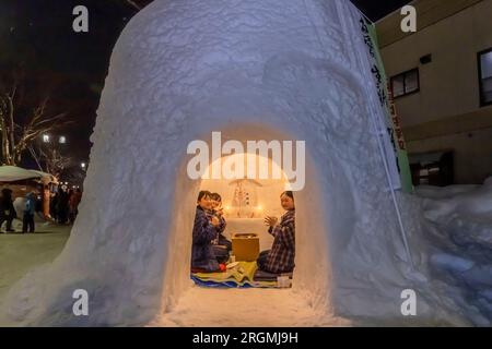 Kamakura, festival d'hiver local, dôme de neige (igloo), sanctuaire du dieu de l'eau, ville de Yokote, Akita, Tohoku, Japon, Asie de l'est, Asie Banque D'Images