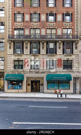 Midtown South : Madison Medical Building, 161 Madison Avenue, est un immeuble de 12 étages en briques et en terre cuite abritant les cabinets de médecins. Banque D'Images