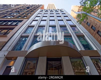 Midtown South : la superposition de treillis blanc sur 30 East 31st Street, un condominium résidentiel, est mieux appréciée de loin. Banque D'Images