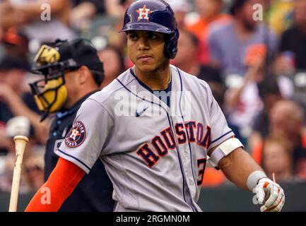 Baltimore, États-Unis. 10 août 2023. BALTIMORE, Maryland - 10 AOÛT : le joueur de terrain droit des Astros de Houston, Kyle Tucker (30), frappe lors d'un match de MLB entre les Orioles de Baltimore et les Astros de Houston, le 10 août 2023, à Orioles Park à Camden yards, à Baltimore, Maryland. (Photo de Tony Quinn/SipaUSA) crédit : SIPA USA/Alamy Live News Banque D'Images