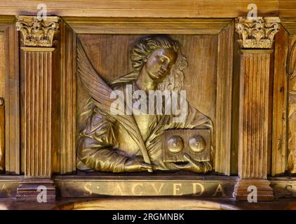 Panneau de stalle de chœur en bois sculpté par le sculpteur galicien Mateo de Prado Monastère San Martiño Pinario Santiago de Compostela Galice Espagne Banque D'Images