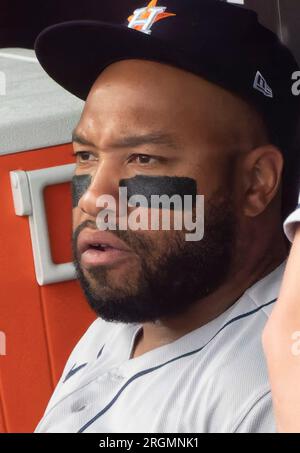 Baltimore, États-Unis. 10 août 2023. BALTIMORE, Maryland - 10 AOÛT : Jon Singleton, premier joueur de baseball des Astros de Houston (28) avant un match de MLB entre les Orioles de Baltimore et les Astros de Houston, le 10 août 2023, à Orioles Park à Camden yards, à Baltimore, Maryland. (Photo de Tony Quinn/SipaUSA) crédit : SIPA USA/Alamy Live News Banque D'Images